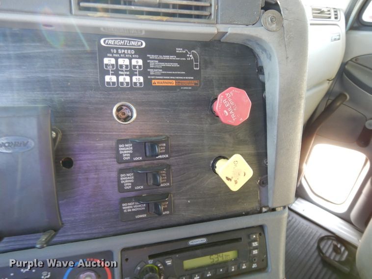 image for item DL2011 2006 Freightliner Columbia  semi truck