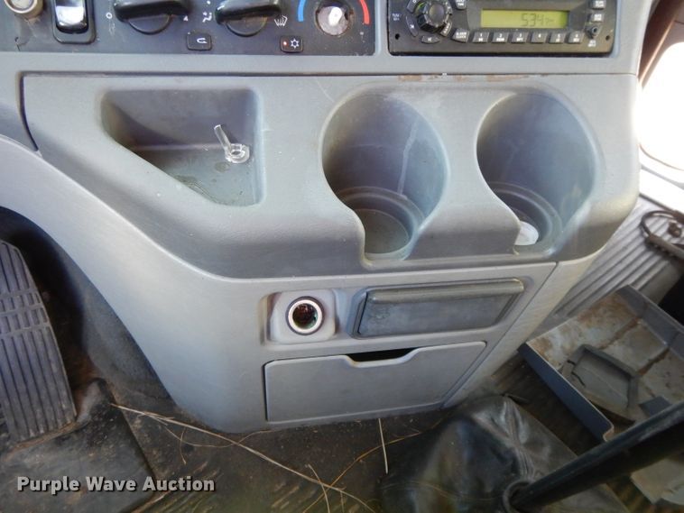 image for item DL2011 2006 Freightliner Columbia  semi truck