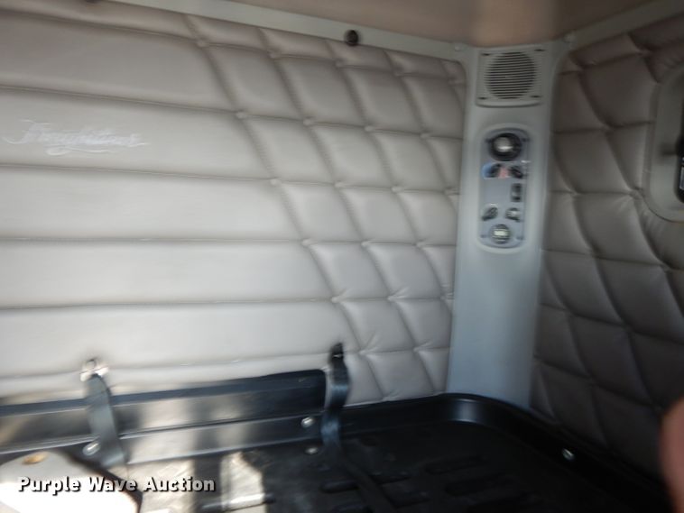 image for item DL2011 2006 Freightliner Columbia  semi truck