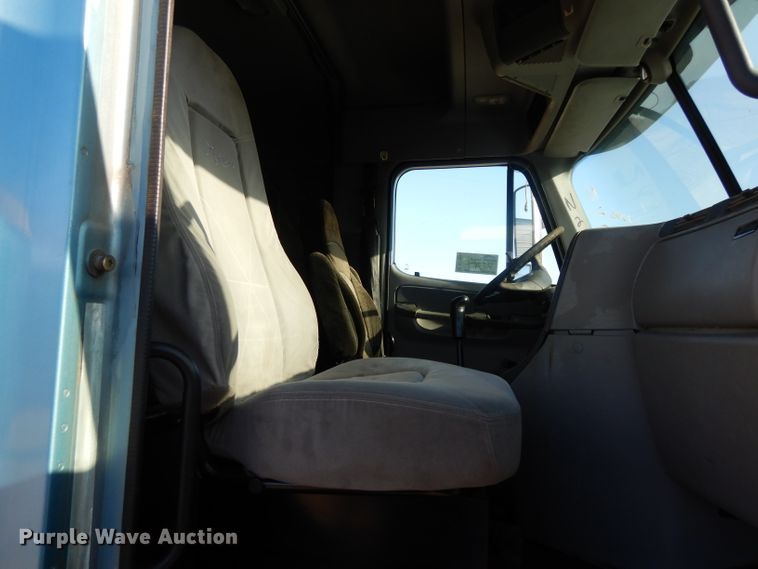 image for item DL2011 2006 Freightliner Columbia  semi truck