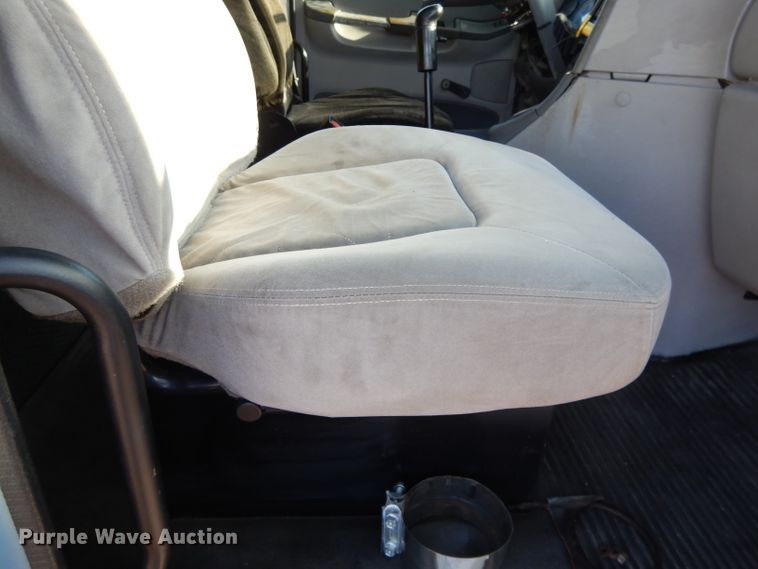 image for item DL2011 2006 Freightliner Columbia  semi truck