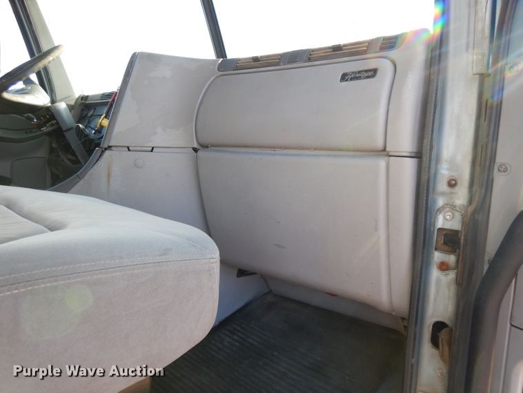 image for item DL2011 2006 Freightliner Columbia  semi truck