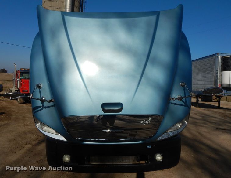 image for item DL2011 2006 Freightliner Columbia  semi truck