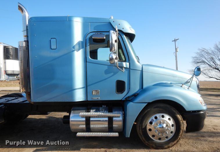 image for item DL2011 2006 Freightliner Columbia  semi truck