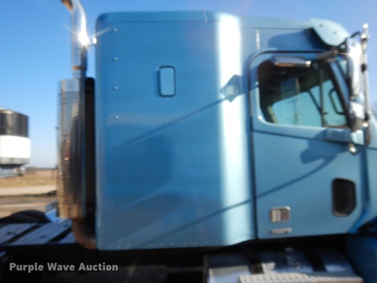 image for item DL2011 2006 Freightliner Columbia  semi truck