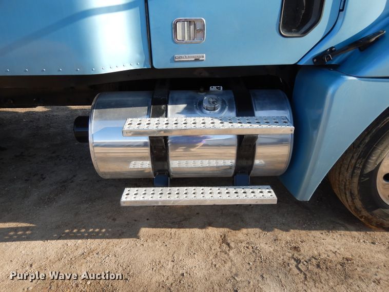 image for item DL2011 2006 Freightliner Columbia  semi truck