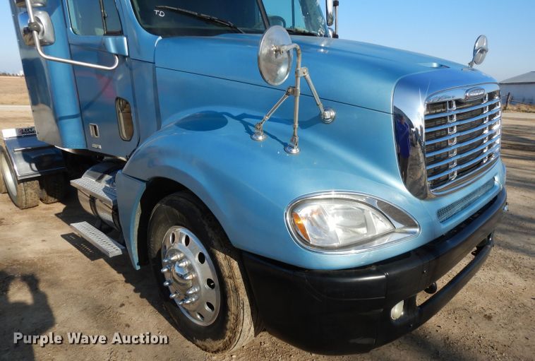 image for item DL2011 2006 Freightliner Columbia  semi truck