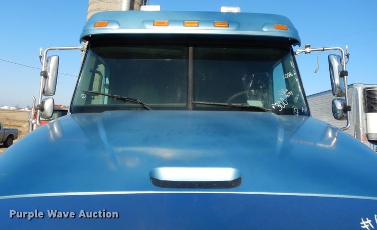 image for item DL2011 2006 Freightliner Columbia  semi truck