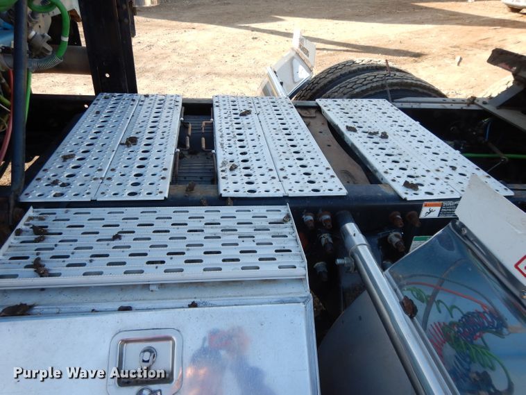 image for item DL2011 2006 Freightliner Columbia  semi truck