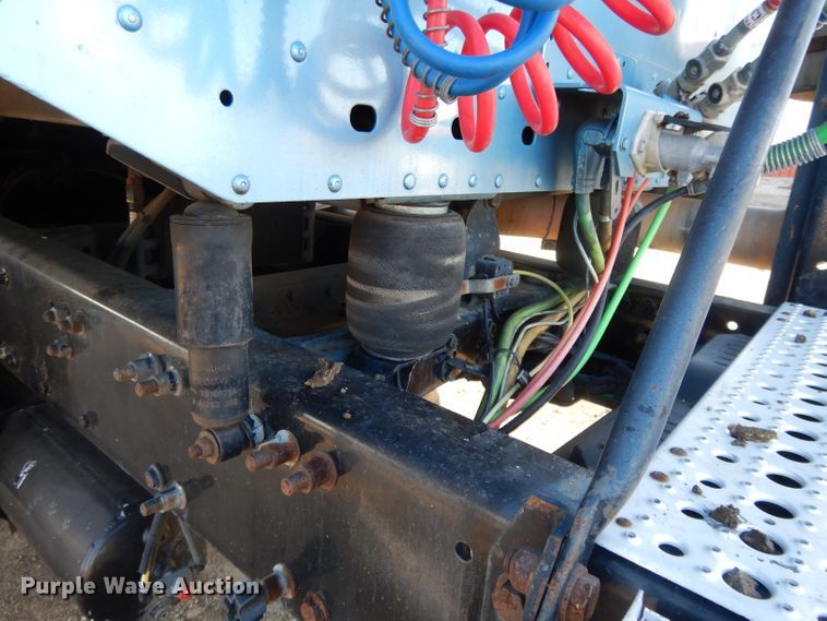 image for item DL2011 2006 Freightliner Columbia  semi truck