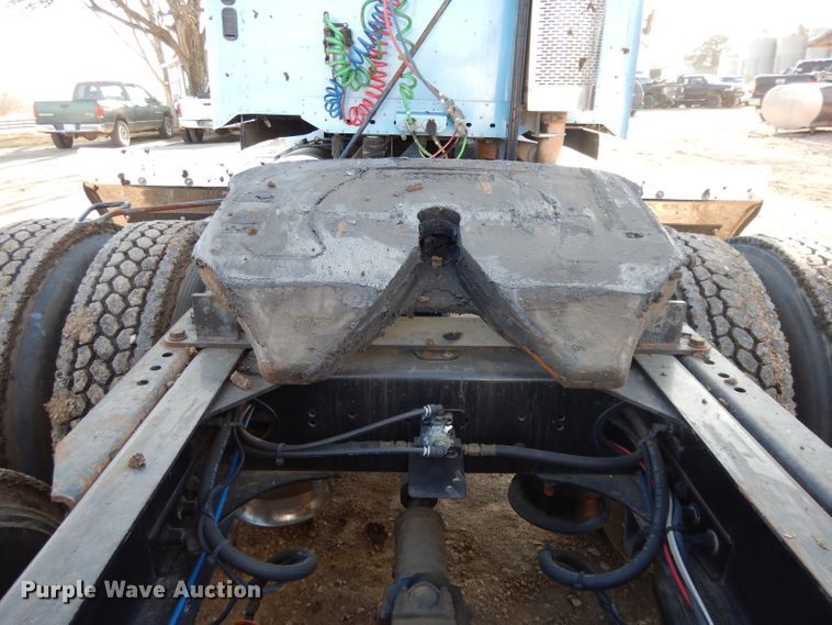 image for item DL2011 2006 Freightliner Columbia  semi truck