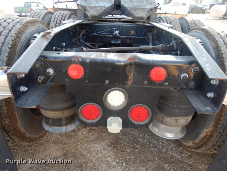 image for item DL2011 2006 Freightliner Columbia  semi truck