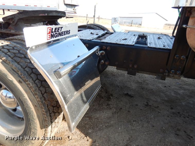 image for item DL2011 2006 Freightliner Columbia  semi truck