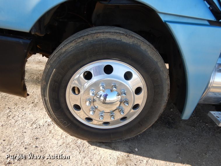 image for item DL2011 2006 Freightliner Columbia  semi truck