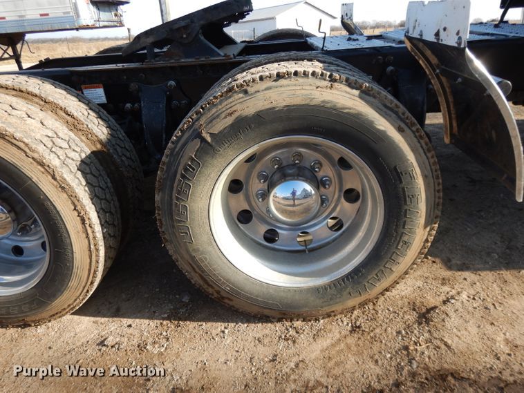 image for item DL2011 2006 Freightliner Columbia  semi truck