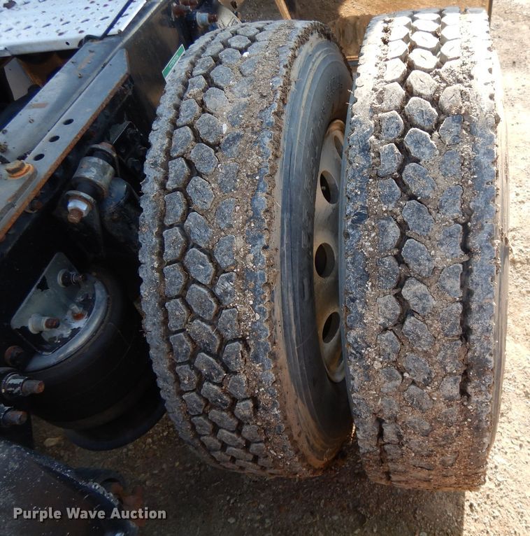 image for item DL2011 2006 Freightliner Columbia  semi truck