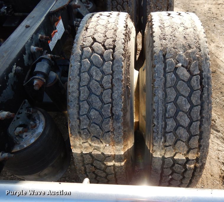 image for item DL2011 2006 Freightliner Columbia  semi truck