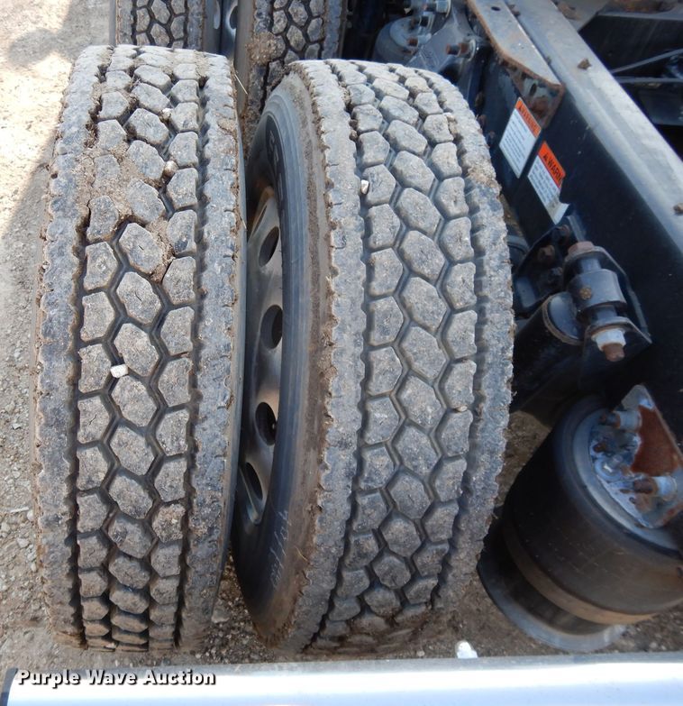 image for item DL2011 2006 Freightliner Columbia  semi truck