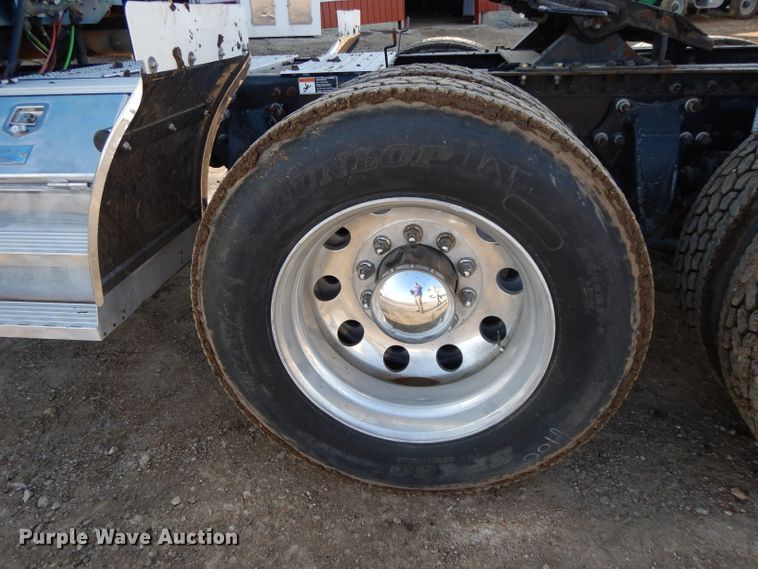 image for item DL2011 2006 Freightliner Columbia  semi truck