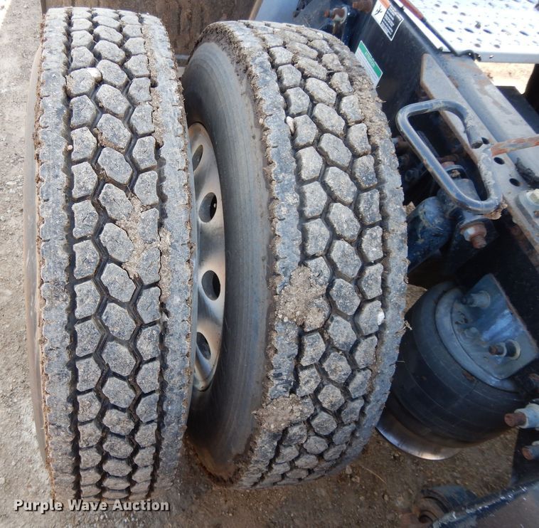 image for item DL2011 2006 Freightliner Columbia  semi truck