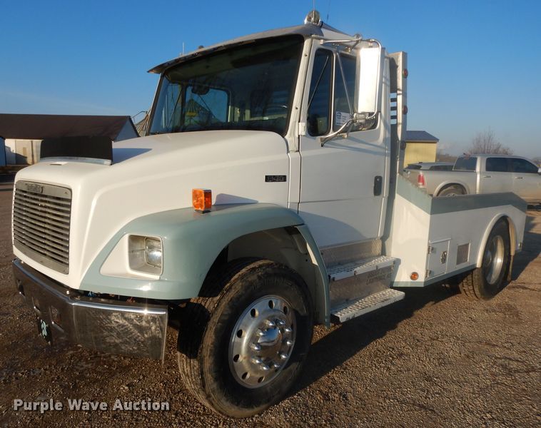 image for item DL2720 1994 Freightliner FL70  flatbed truck