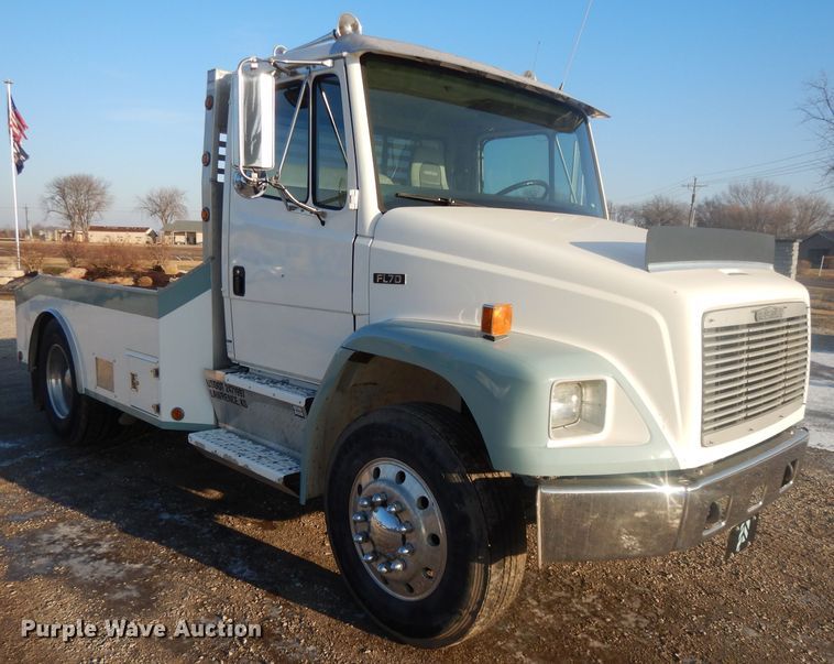 image for item DL2720 1994 Freightliner FL70  flatbed truck