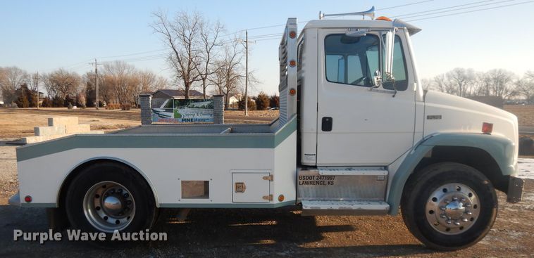 image for item DL2720 1994 Freightliner FL70  flatbed truck