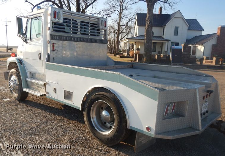 image for item DL2720 1994 Freightliner FL70  flatbed truck
