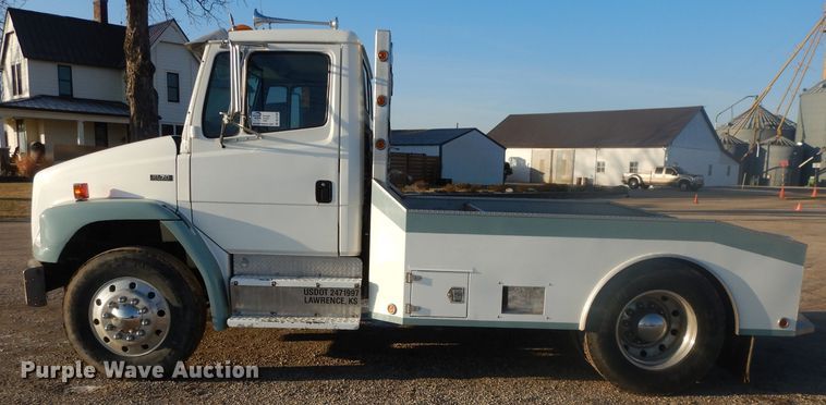 image for item DL2720 1994 Freightliner FL70  flatbed truck