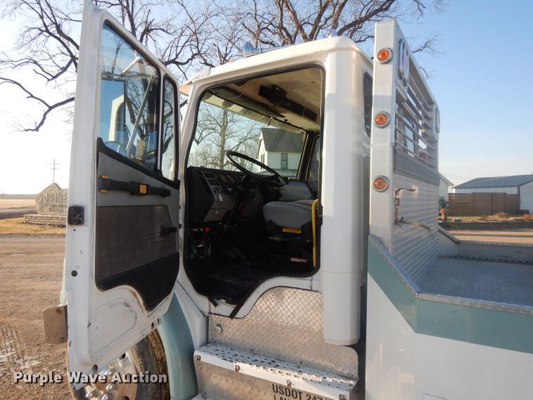 image for item DL2720 1994 Freightliner FL70  flatbed truck