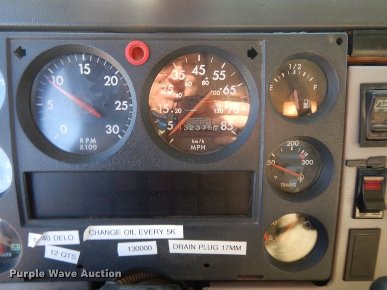 image for item DL2720 1994 Freightliner FL70  flatbed truck