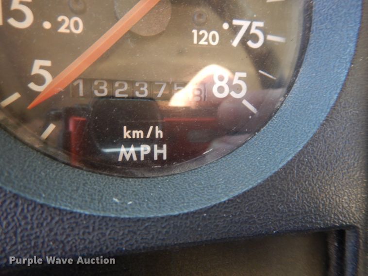 image for item DL2720 1994 Freightliner FL70  flatbed truck