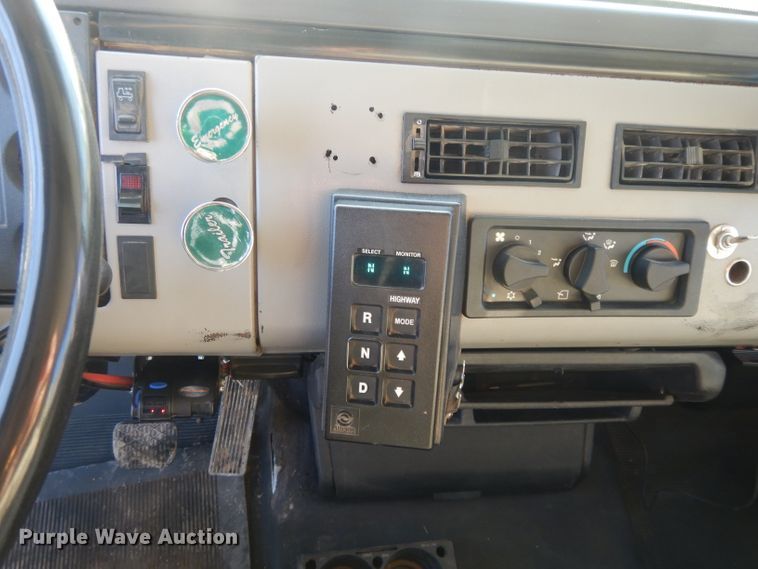 image for item DL2720 1994 Freightliner FL70  flatbed truck