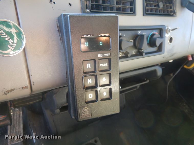 image for item DL2720 1994 Freightliner FL70  flatbed truck