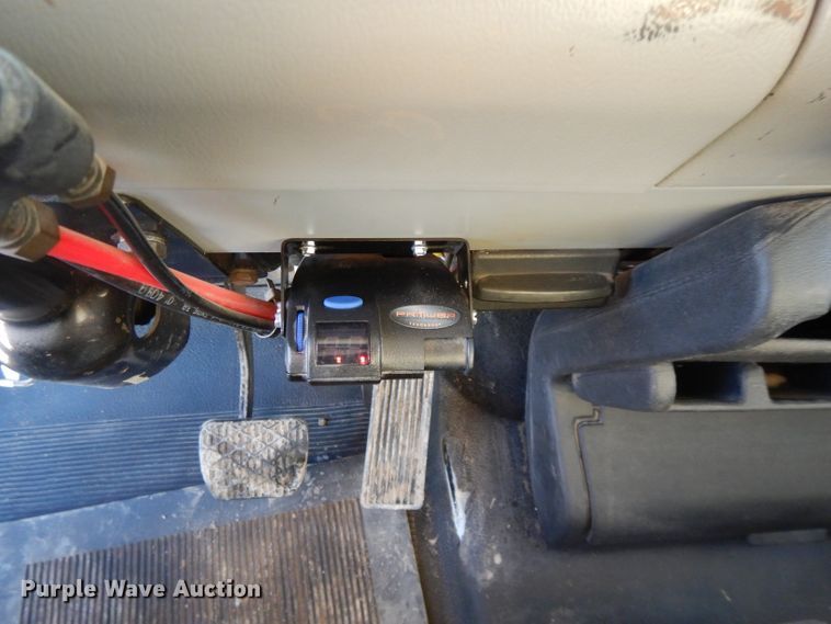 image for item DL2720 1994 Freightliner FL70  flatbed truck