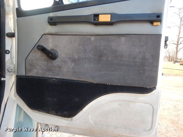 image for item DL2720 1994 Freightliner FL70  flatbed truck