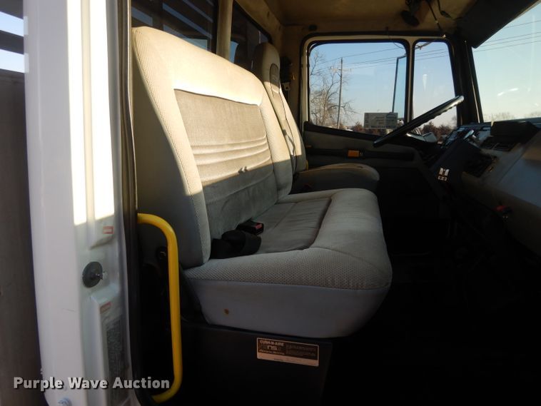 image for item DL2720 1994 Freightliner FL70  flatbed truck