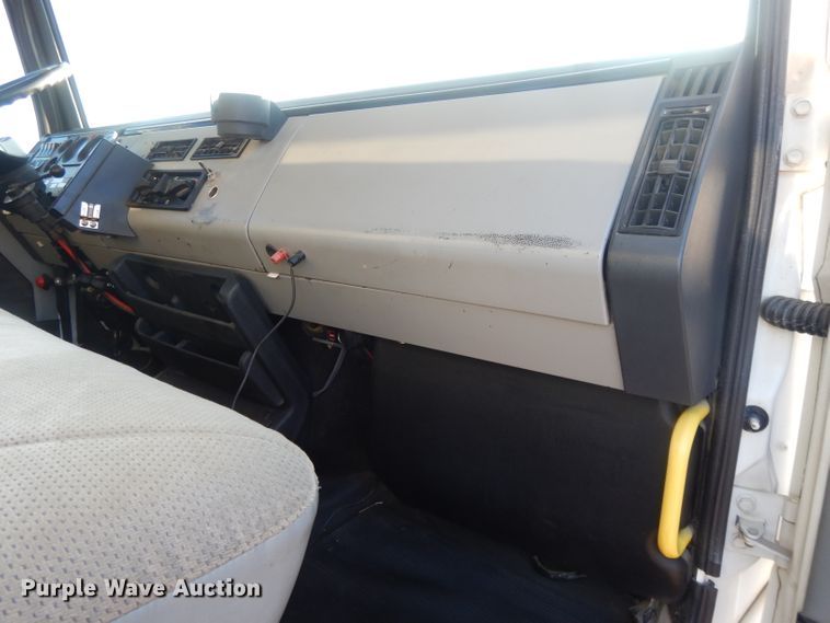 image for item DL2720 1994 Freightliner FL70  flatbed truck