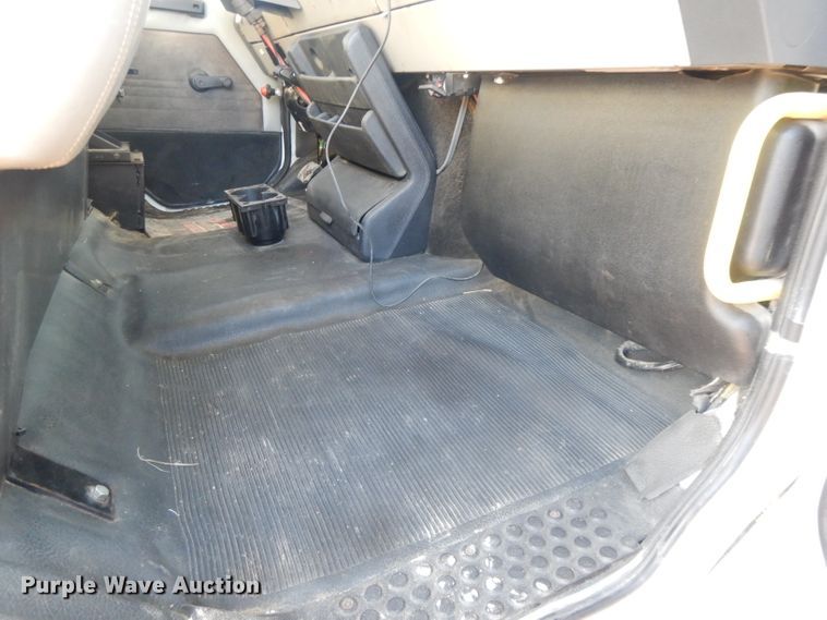 image for item DL2720 1994 Freightliner FL70  flatbed truck