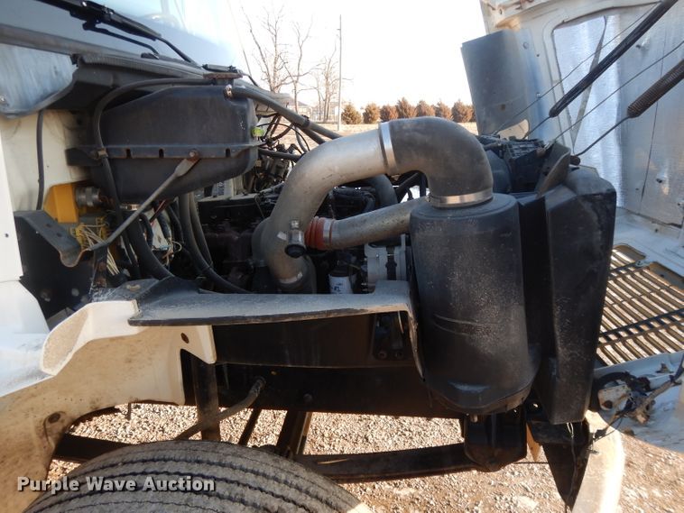 image for item DL2720 1994 Freightliner FL70  flatbed truck