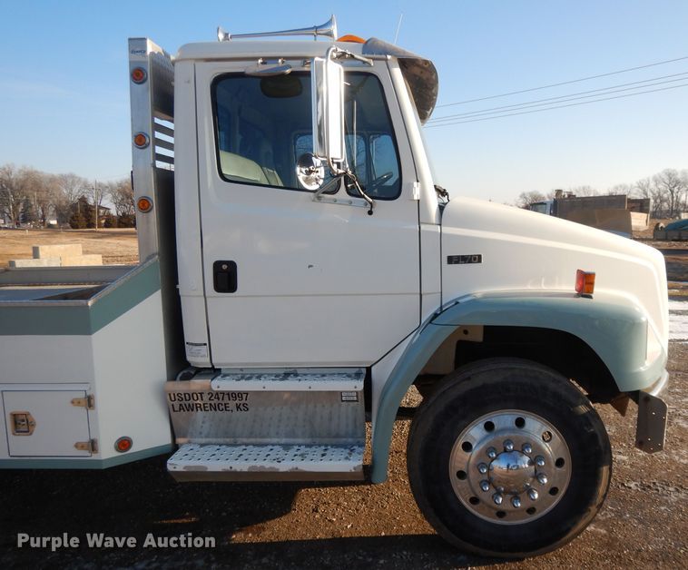 image for item DL2720 1994 Freightliner FL70  flatbed truck