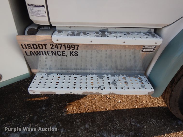 image for item DL2720 1994 Freightliner FL70  flatbed truck