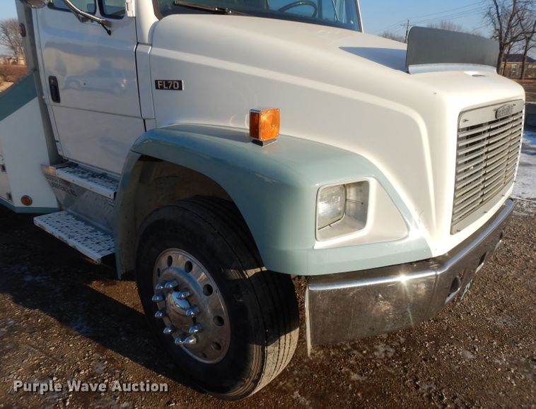 image for item DL2720 1994 Freightliner FL70  flatbed truck