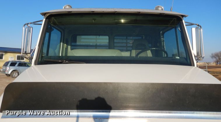 image for item DL2720 1994 Freightliner FL70  flatbed truck