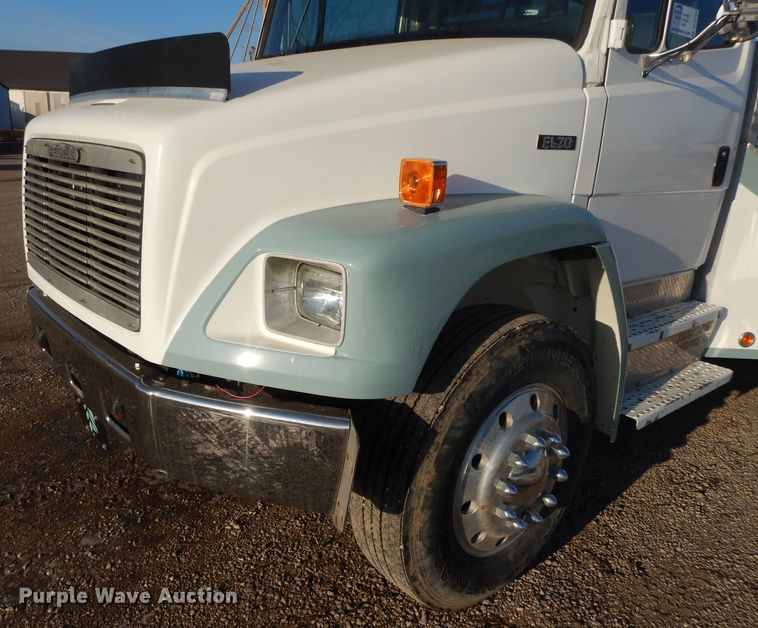 image for item DL2720 1994 Freightliner FL70  flatbed truck