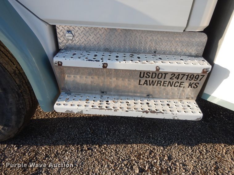 image for item DL2720 1994 Freightliner FL70  flatbed truck