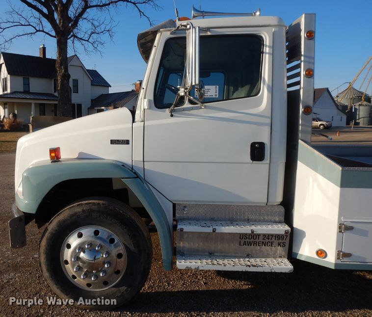 image for item DL2720 1994 Freightliner FL70  flatbed truck