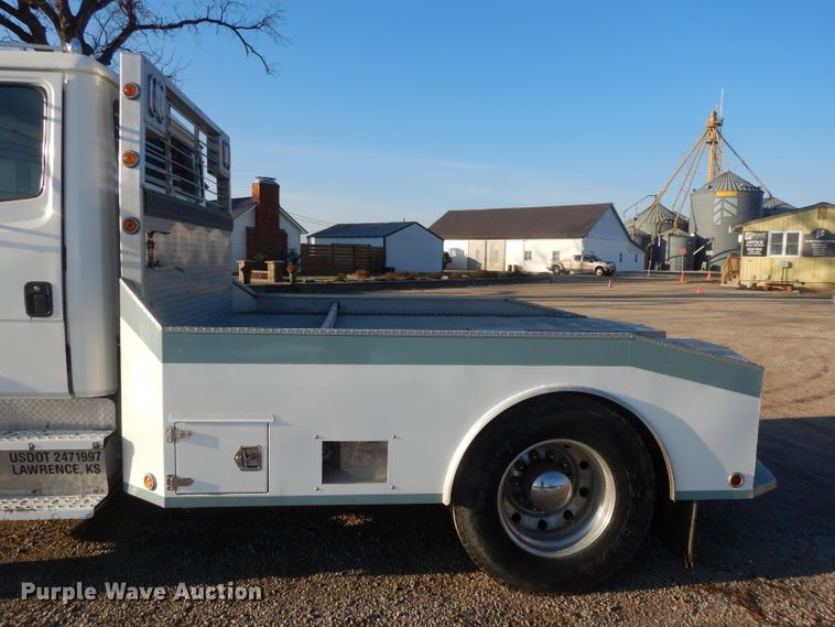 image for item DL2720 1994 Freightliner FL70  flatbed truck