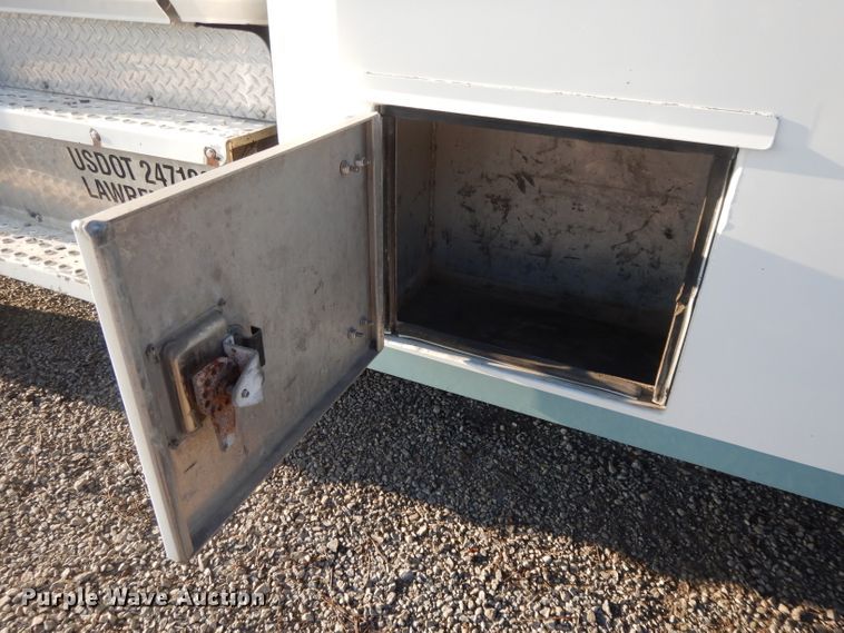 image for item DL2720 1994 Freightliner FL70  flatbed truck