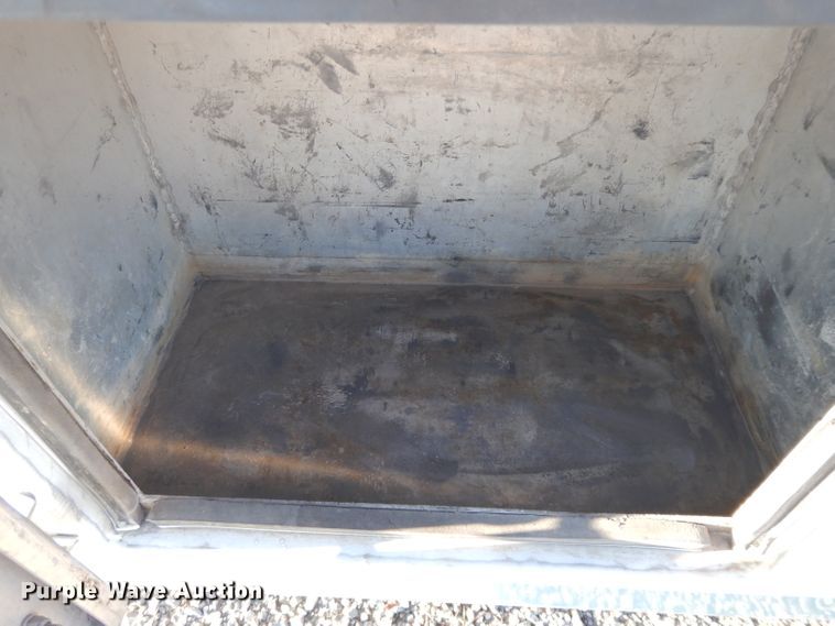 image for item DL2720 1994 Freightliner FL70  flatbed truck